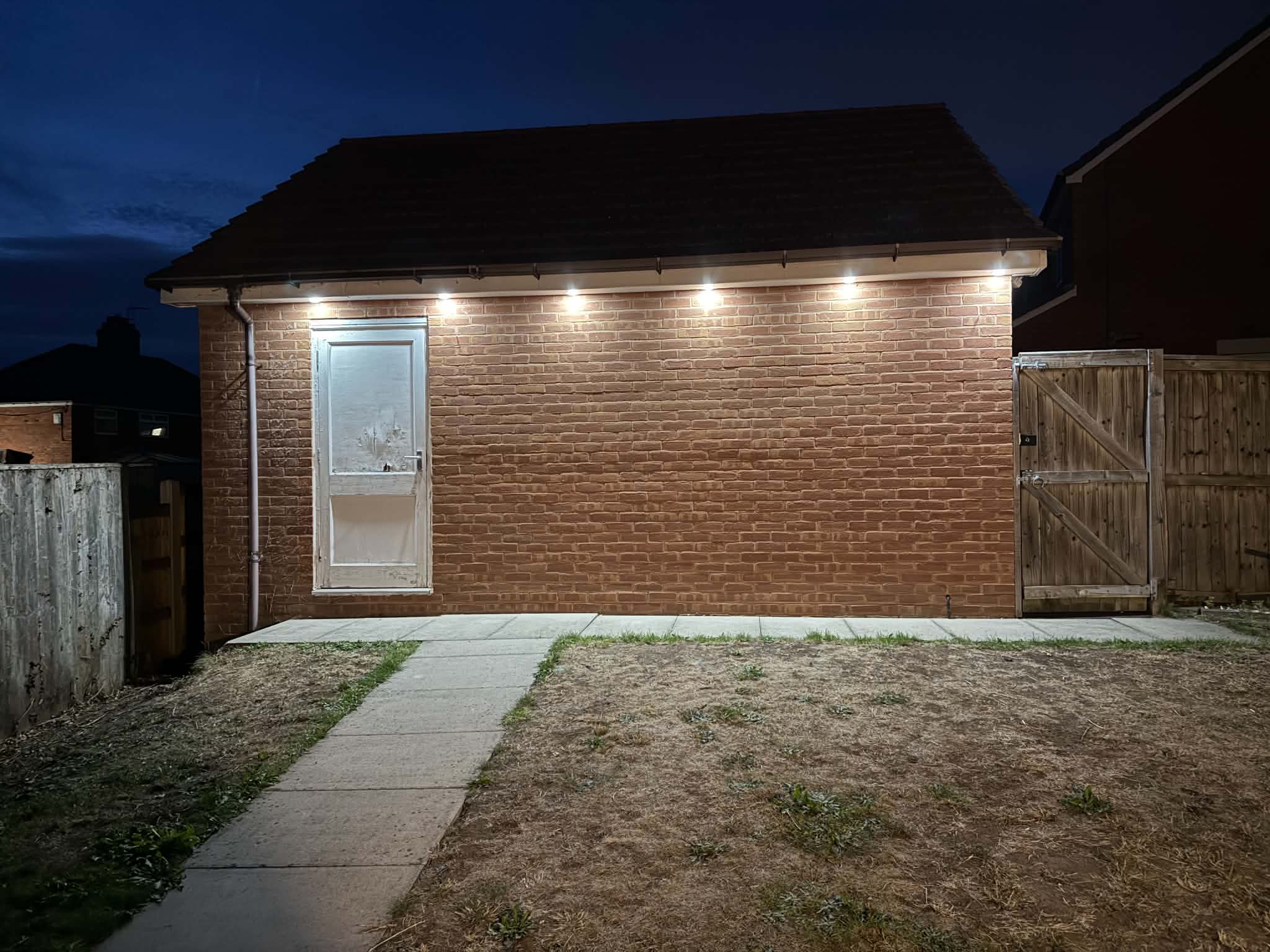 Exterior lighting installation